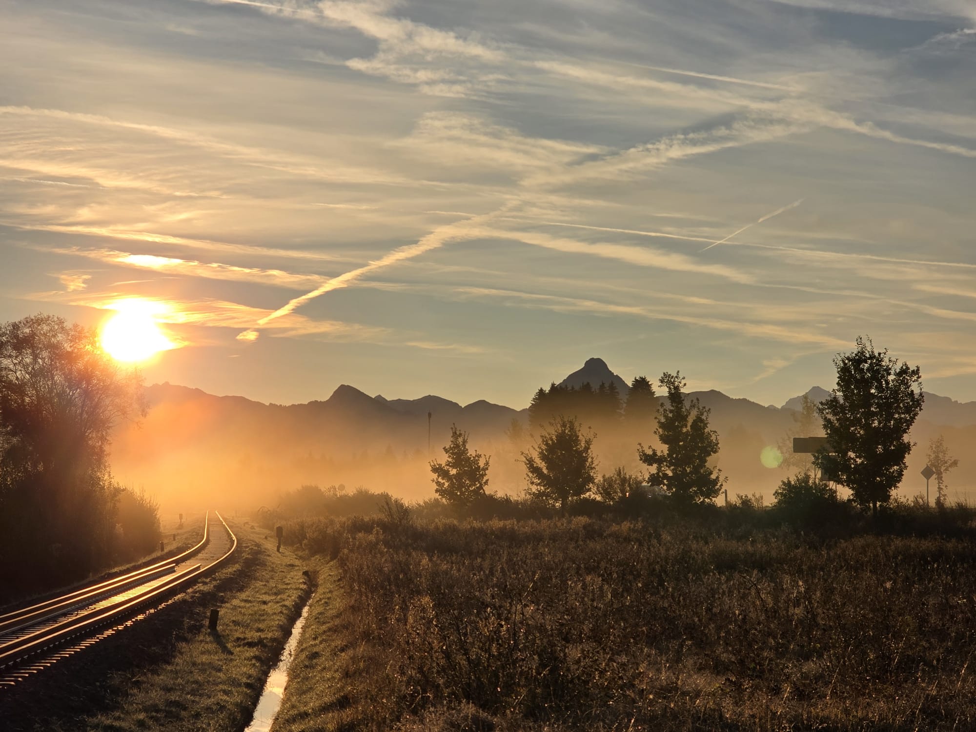 Bahngleis bei Sonnenuntergang